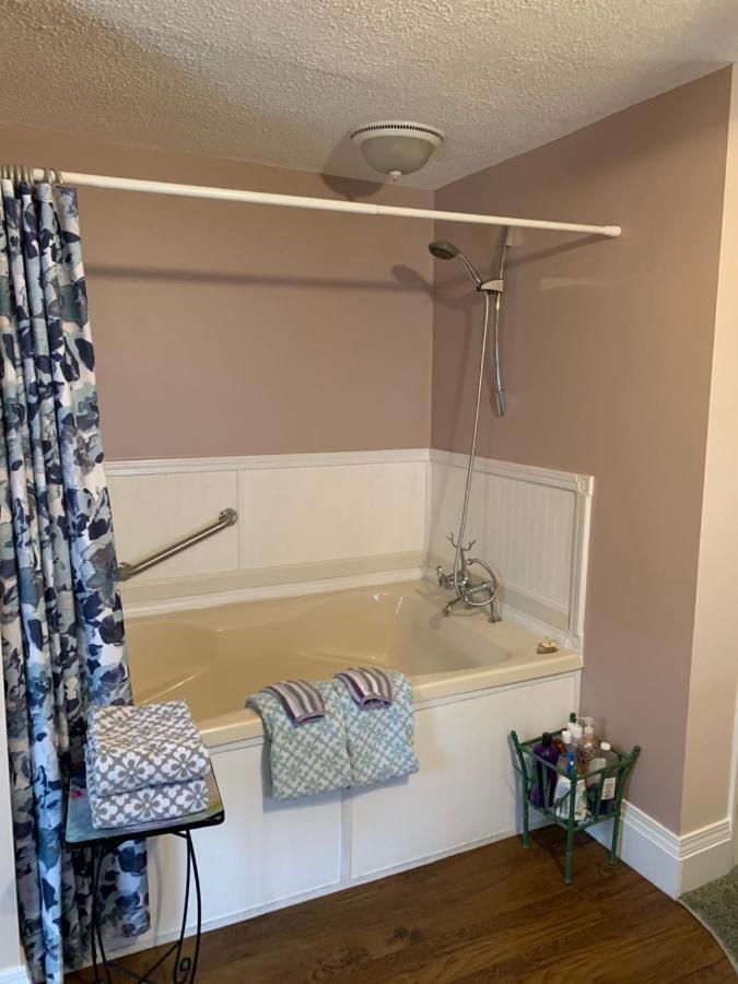 Emerald Necklace Inn Bed&Breakfast Lakewood Exteriör bild